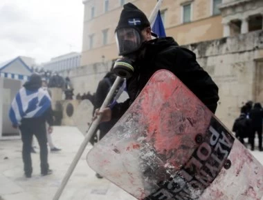 Ποινική δίωξη για κακουργήματα σε βάρος των 7 συλληφθέντων για τα επεισόδια στο Σύνταγμα